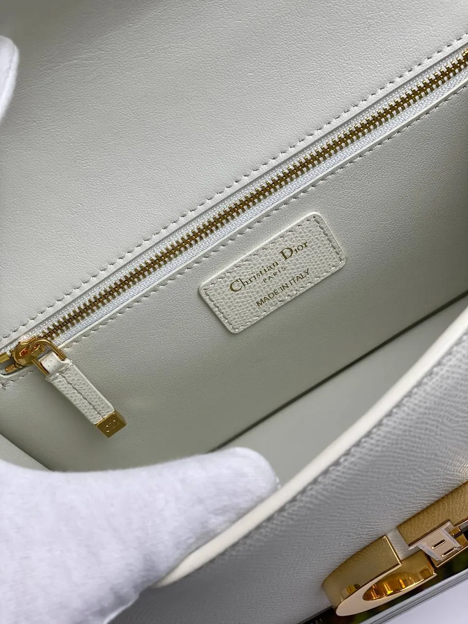 Dior 30 MONTAIGNE BAG white