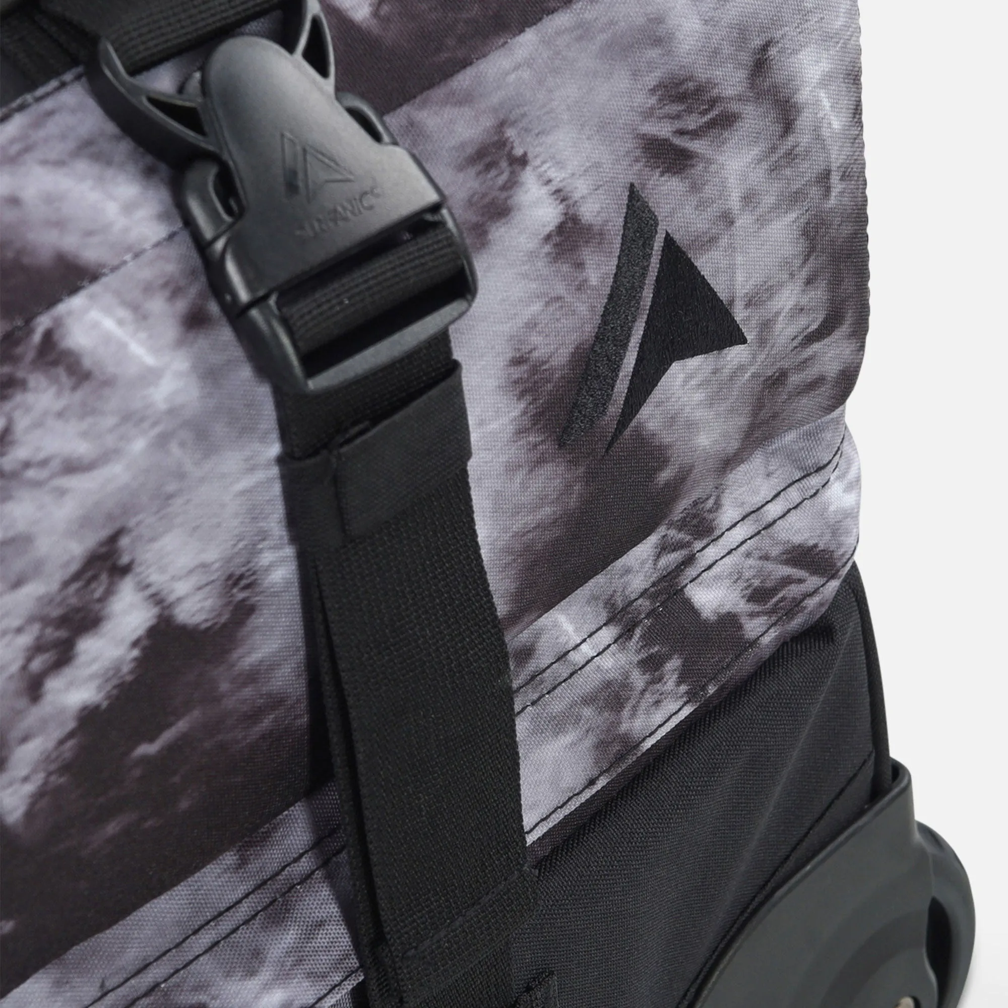 Surfanic Maxim 3.0 120L Roller Bag - Frostbite