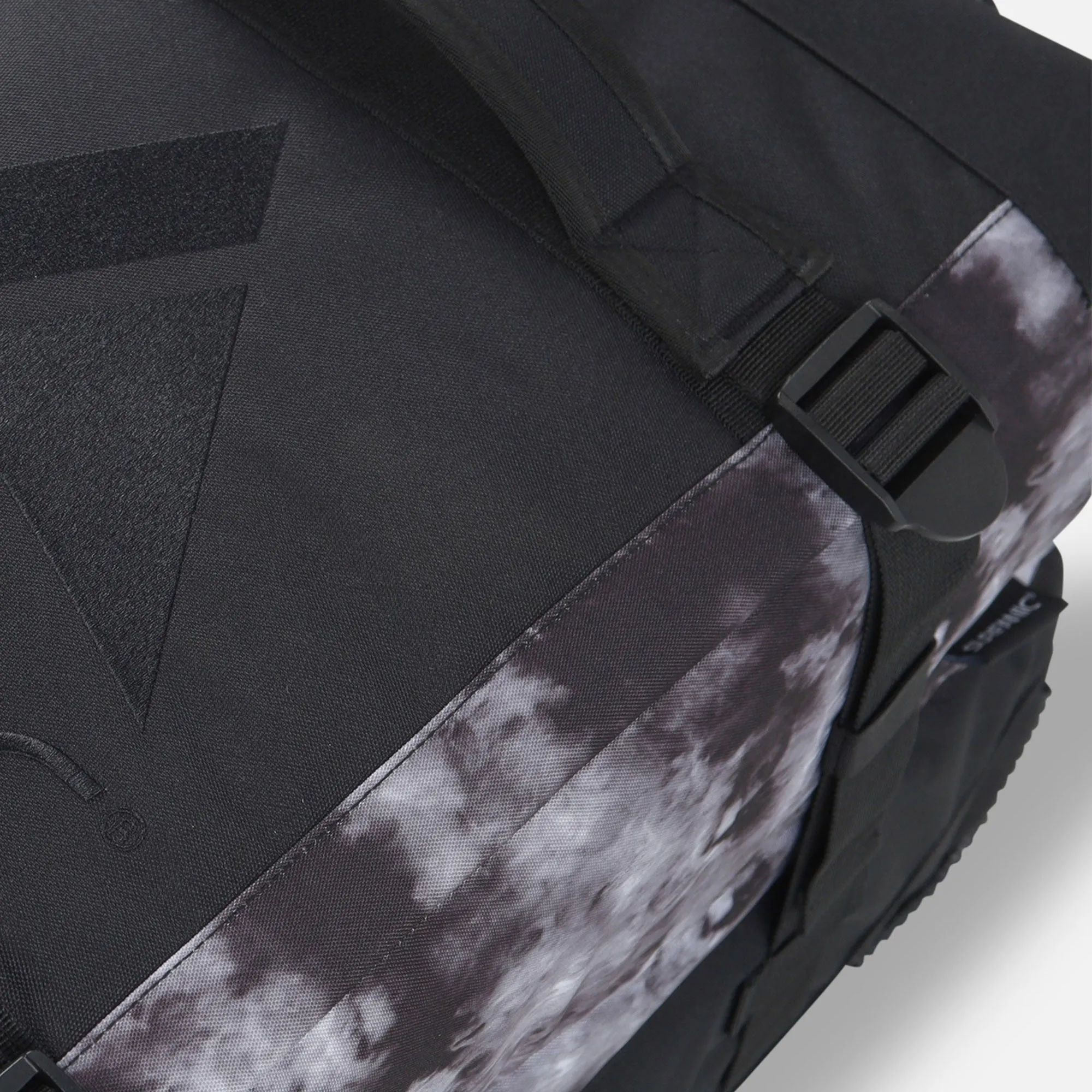 Surfanic Maxim 3.0 120L Roller Bag - Frostbite