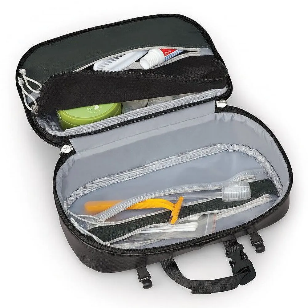 TRANSPORTER HANGING TOILETRY KIT